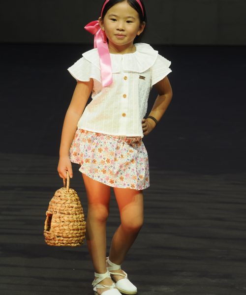 Alternative view of MOSCATEL: Faldita flor teja y lavanda.