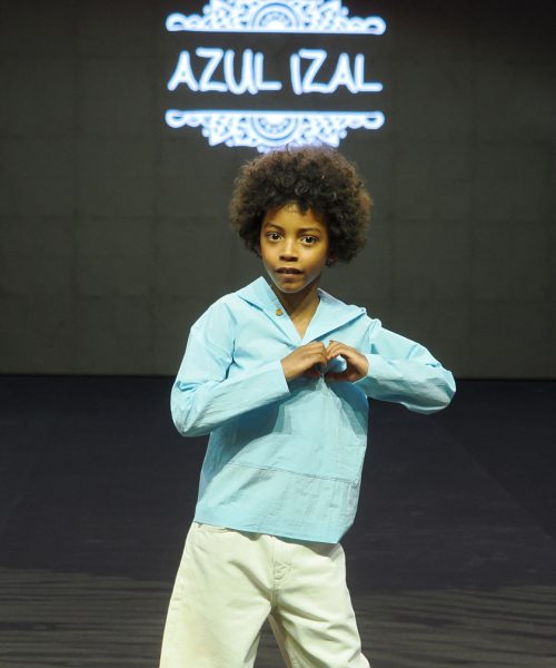 ALBILLO: Casaca celeste con capucha