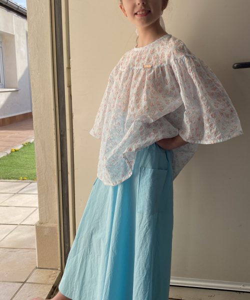 Alternative view of MACABEO: Pantalón acampanado celeste.